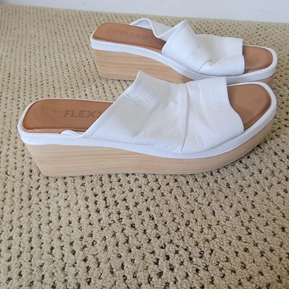THE FLEXX, LARCH Wedge, White and Tan Sandal, SIZE 40 (Euro 81/2-9) - Picture 2 of 3
